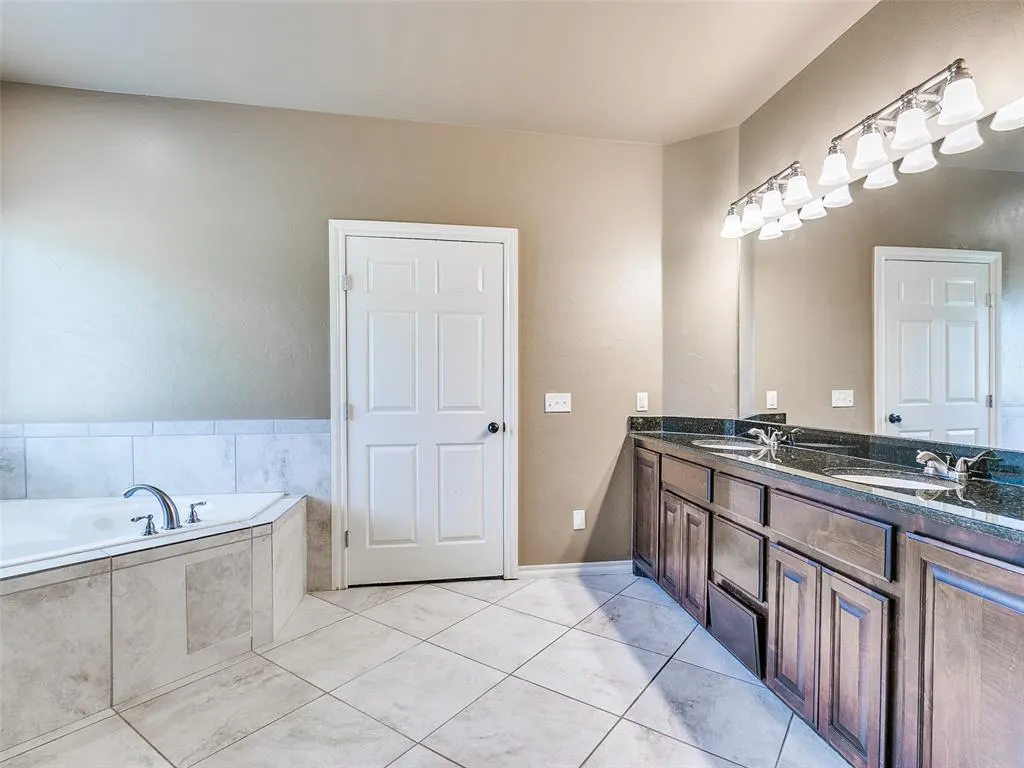Photo 11 — 3725 Indian Point Circle, Norman, OK 73026