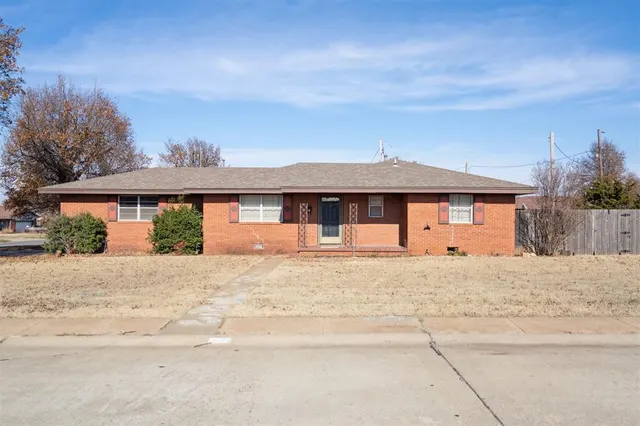 Front exterior — 624 Skyline Drive, El Reno, OK 73036