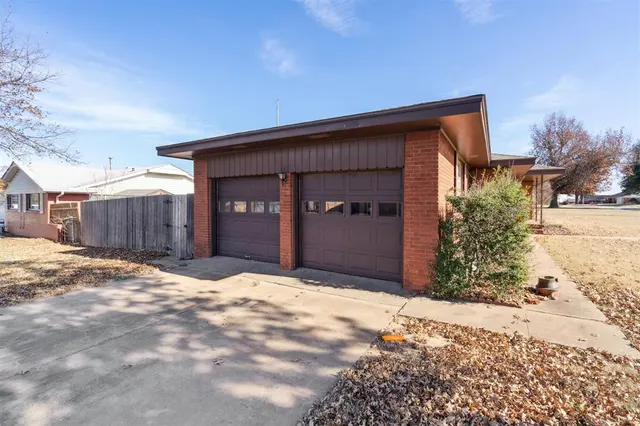 Photo 2 — 624 Skyline Drive, El Reno, OK 73036