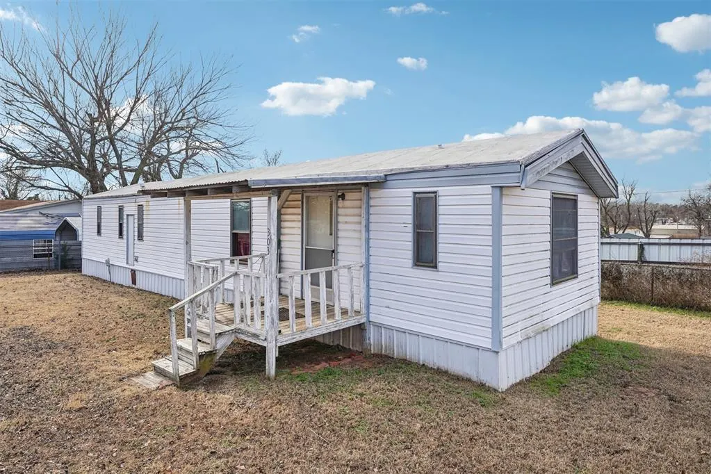 Photo 3 — 303 S 1st Street, Rush Springs, OK 73082