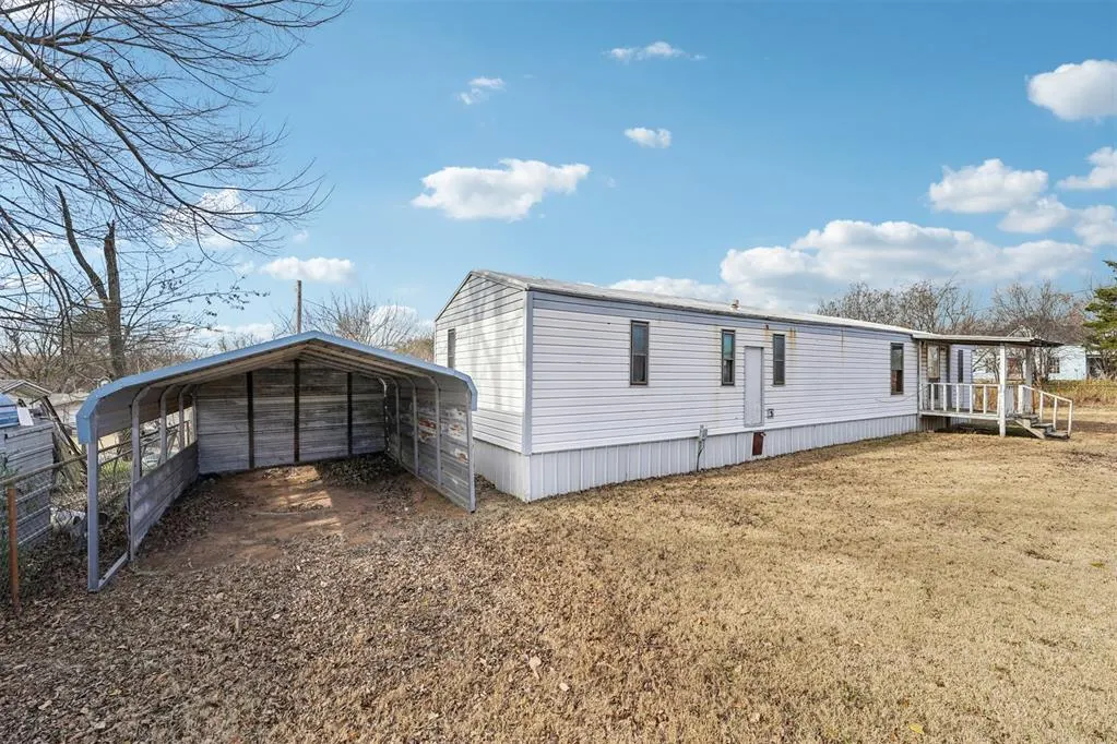 Photo 4 — 303 S 1st Street, Rush Springs, OK 73082