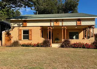 Sold home at 904 W Minnesota Avenue