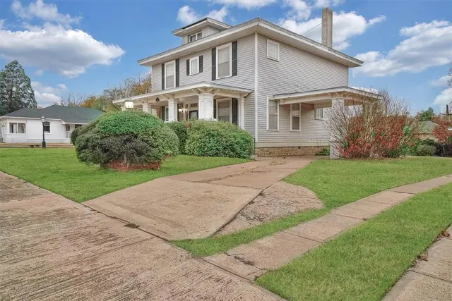 Photo 5 — 705 N Pennsylvania Avenue, Mangum, OK 73554