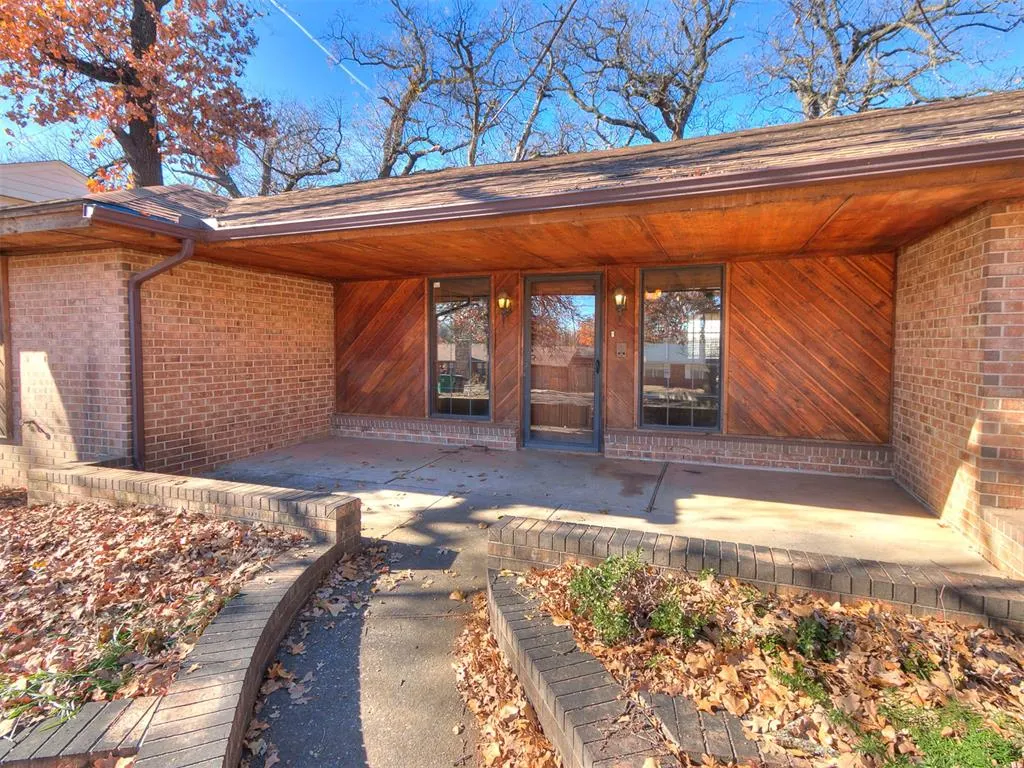 Photo 2 — 1615 Oak Lane, Oklahoma City, OK 73127