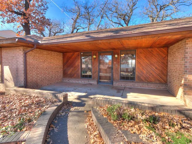 Photo 2 — 1615 Oak Lane, Oklahoma City, OK 73127