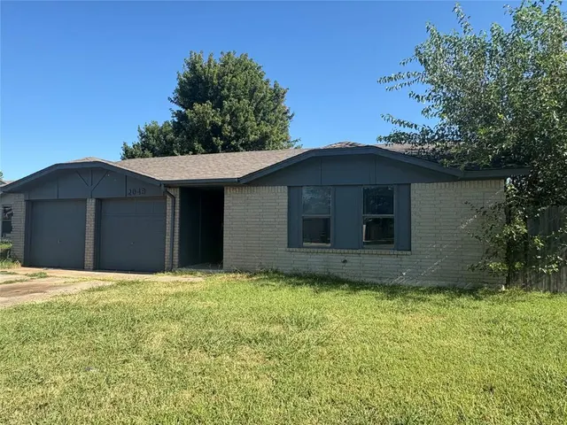 Front exterior — 2049 Sierra, Norman, OK 73071