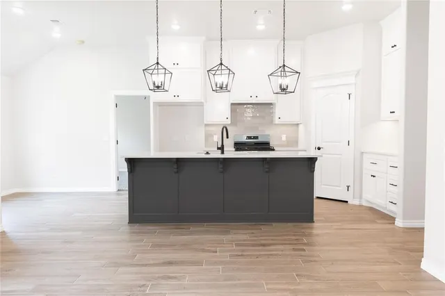 Photo 4 — 8233 Hazelwood Way, Edmond, OK 73034