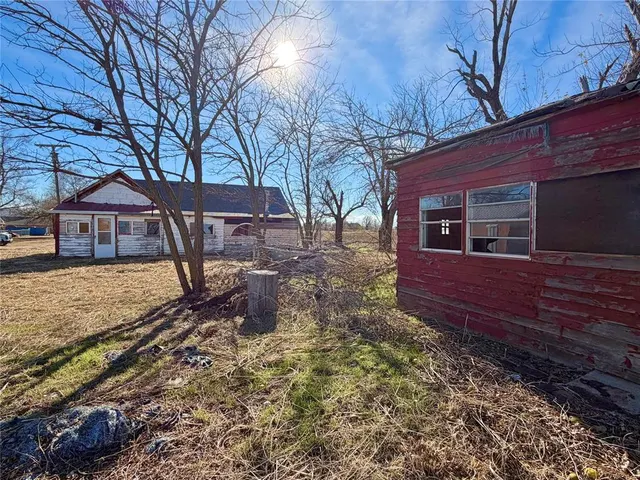 Photo 2 — 109 W 2nd Street, Custer City, OK 73639