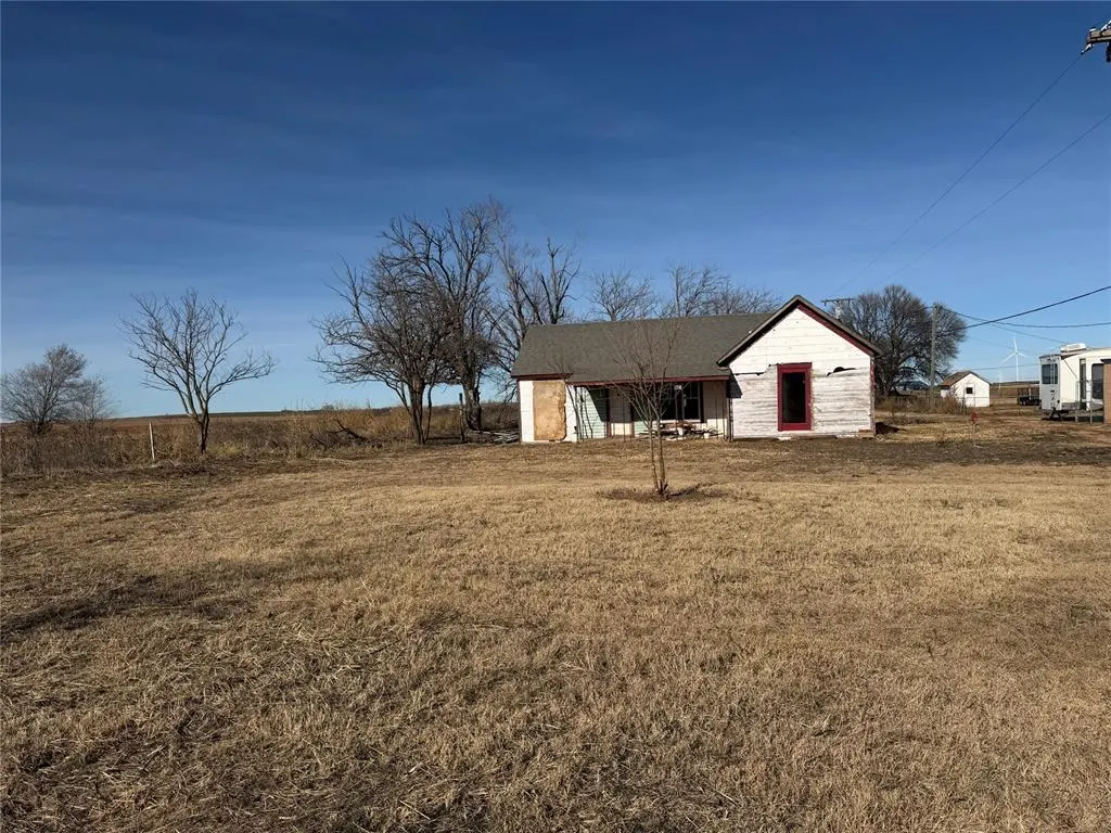 Photo 4 — 109 W 2nd Street, Custer City, OK 73639