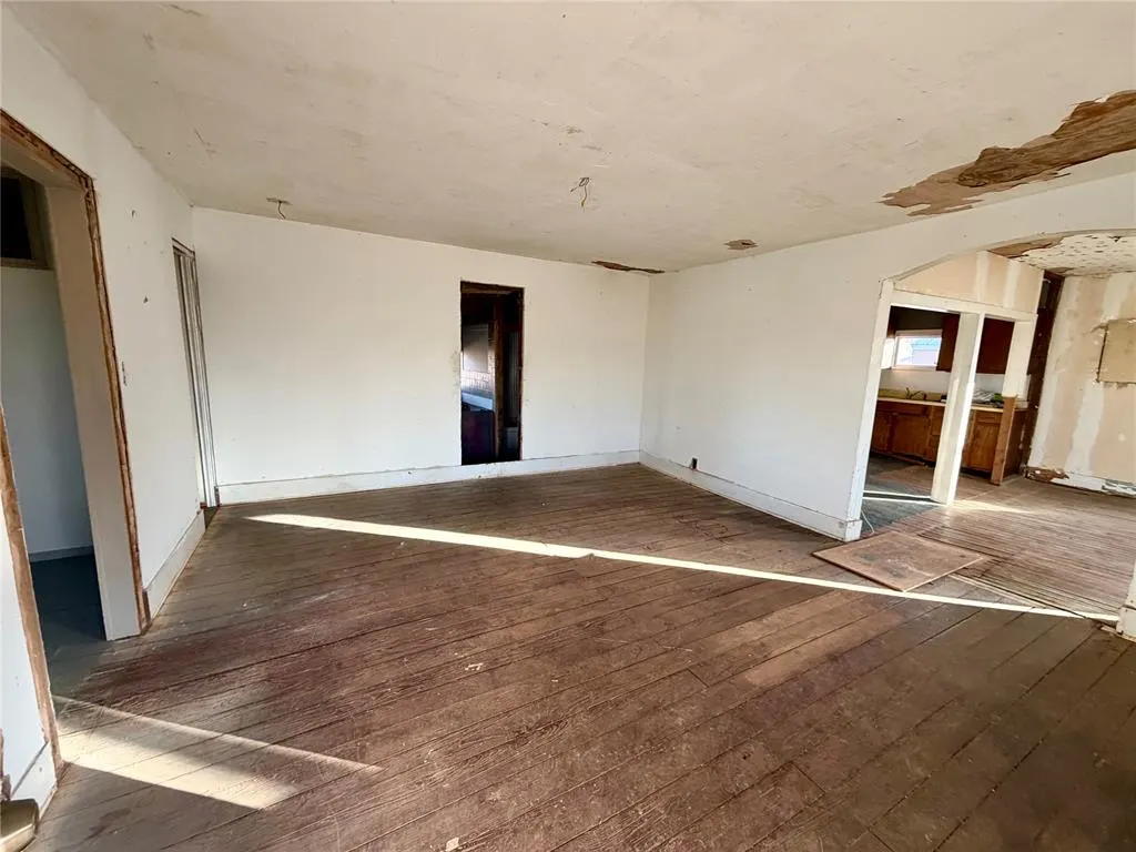 Photo 11 — 109 W 2nd Street, Custer City, OK 73639