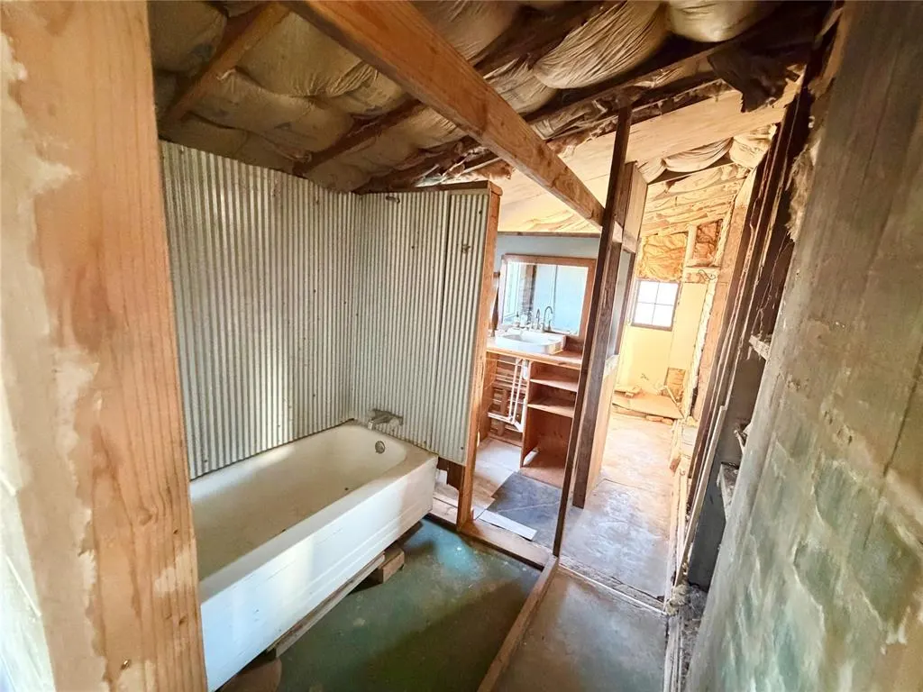 Photo 14 — 109 W 2nd Street, Custer City, OK 73639