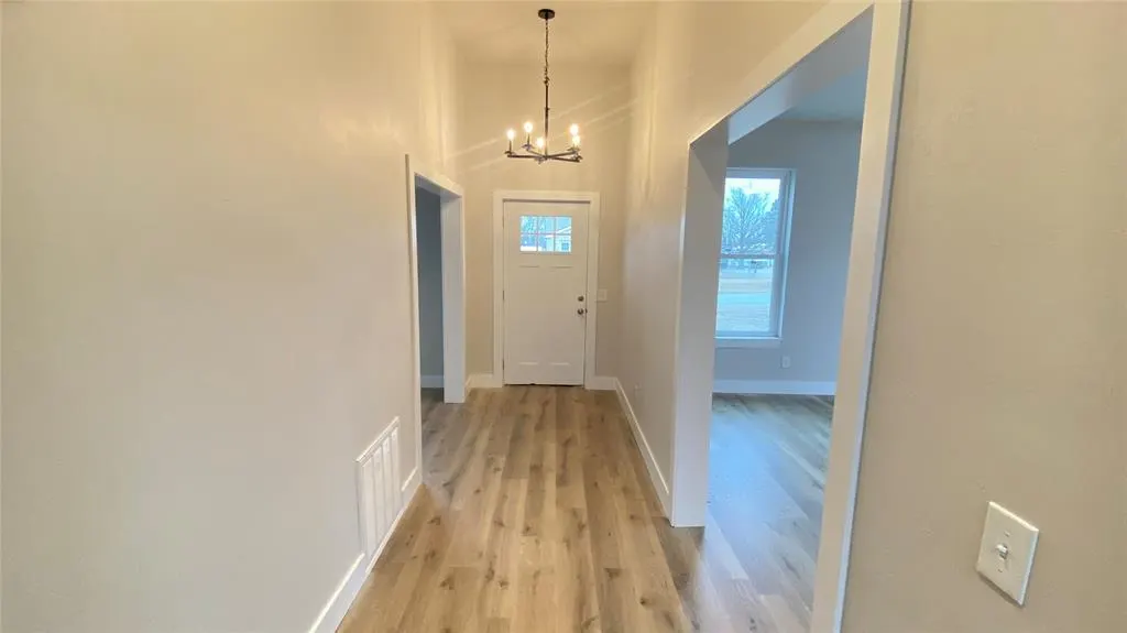 Photo 4 — 129 S 8th Street, McLoud, OK 74851