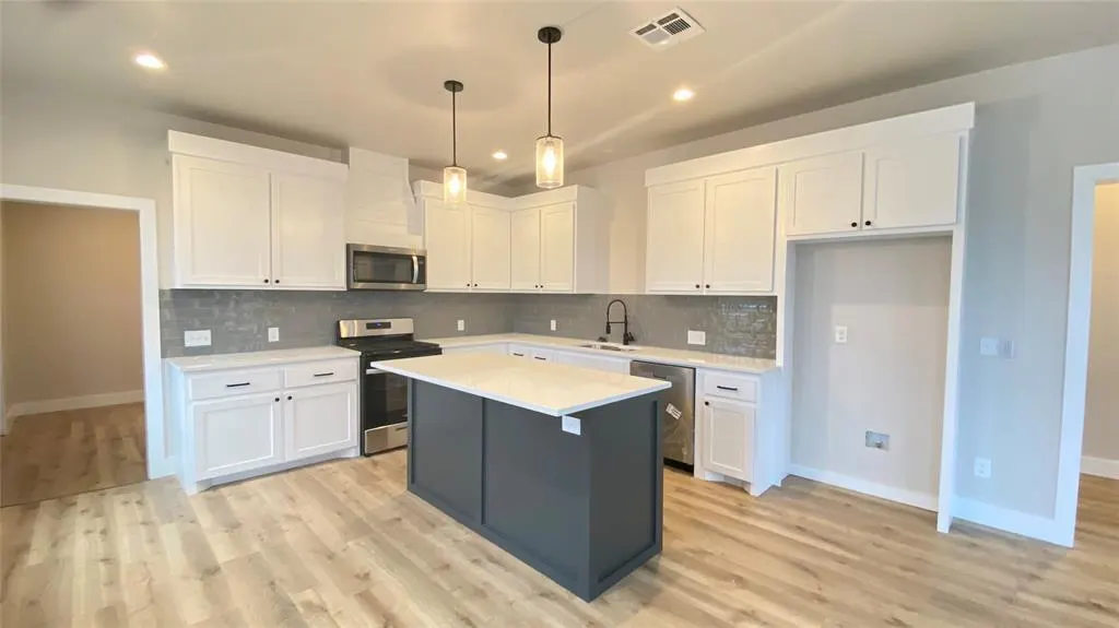 Photo 8 — 129 S 8th Street, McLoud, OK 74851