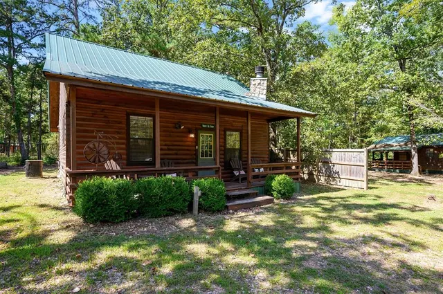 Photo 2 — 183 Pine Meadow Lane, Broken Bow, OK 74728