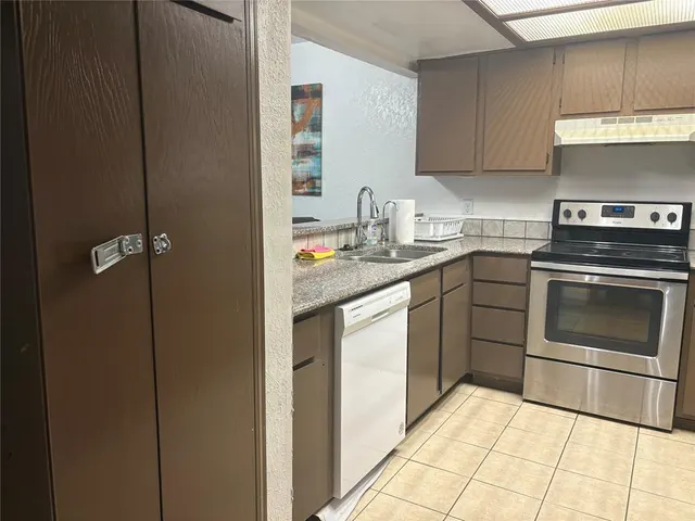Photo 4 — 423 NE 115th Street, Oklahoma City, OK 73114