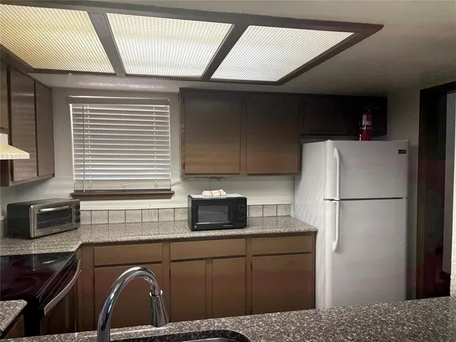 Photo 5 — 423 NE 115th Street, Oklahoma City, OK 73114
