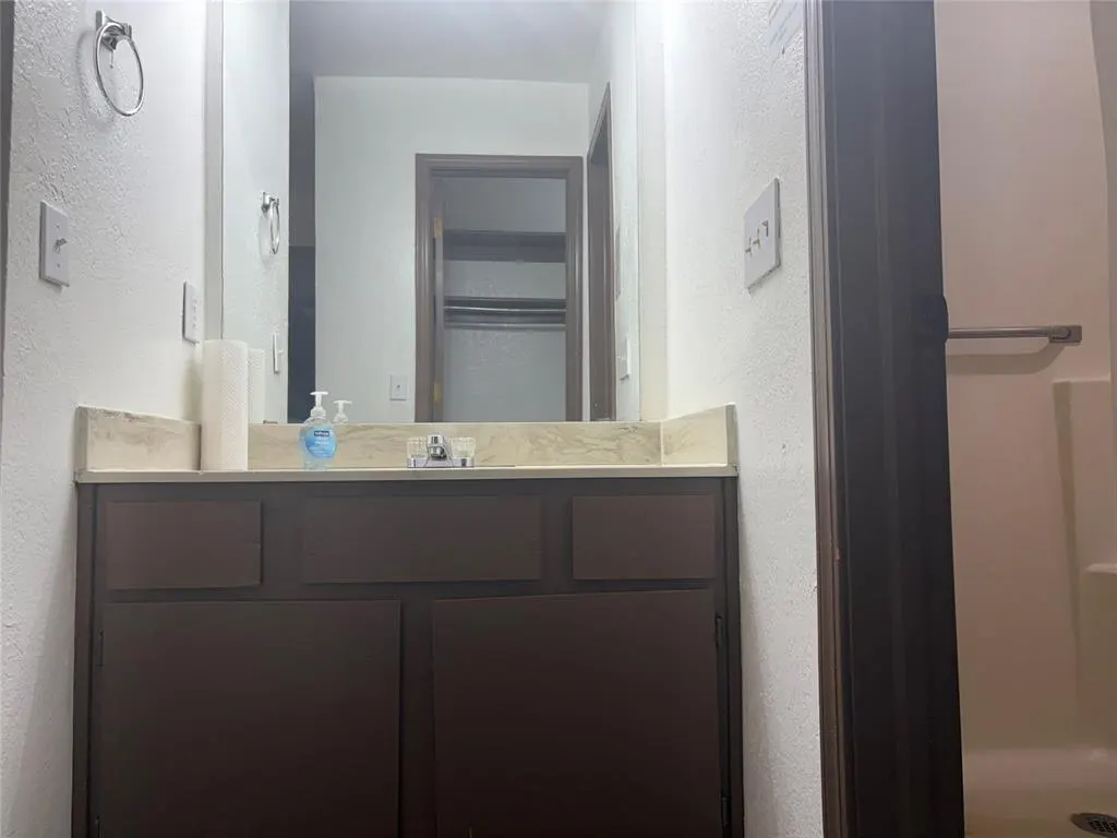 Photo 9 — 423 NE 115th Street, Oklahoma City, OK 73114