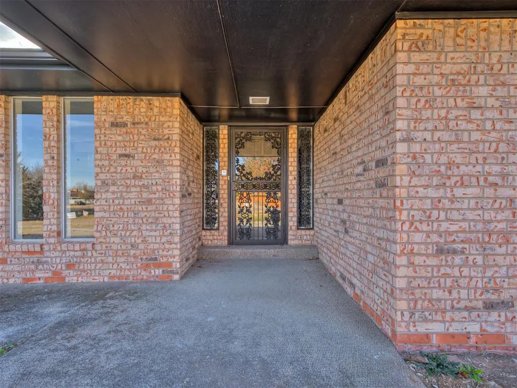 Photo 2 — 6104 Hummingbird Circle, El Reno, OK 73036