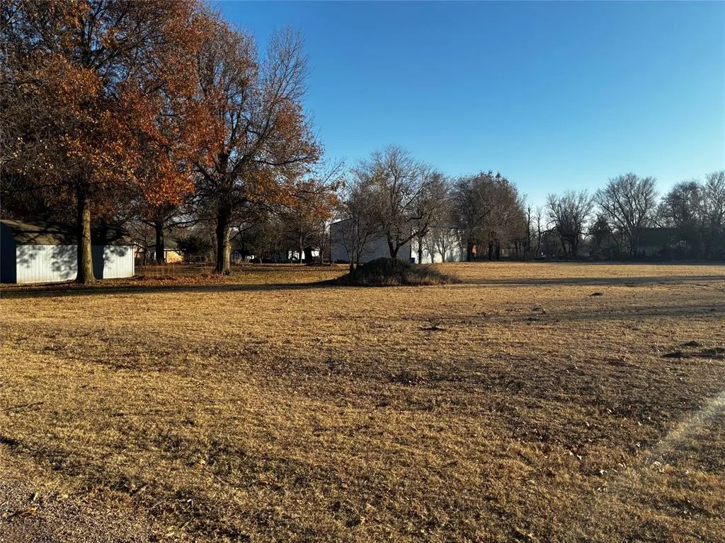 Photo 4 — Hummingbird Circle, El Reno, OK 73036