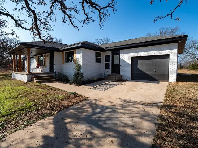 Photo 2 — 4410 NE 48th Avenue, Norman, OK 73026