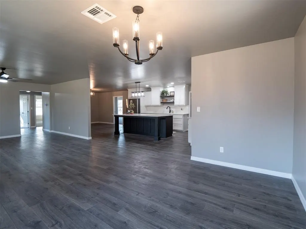 Photo 5 — 4410 NE 48th Avenue, Norman, OK 73026