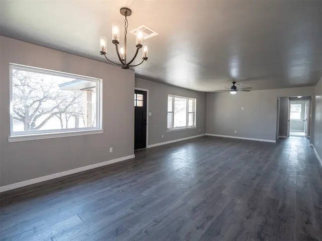Photo 7 — 4410 NE 48th Avenue, Norman, OK 73026