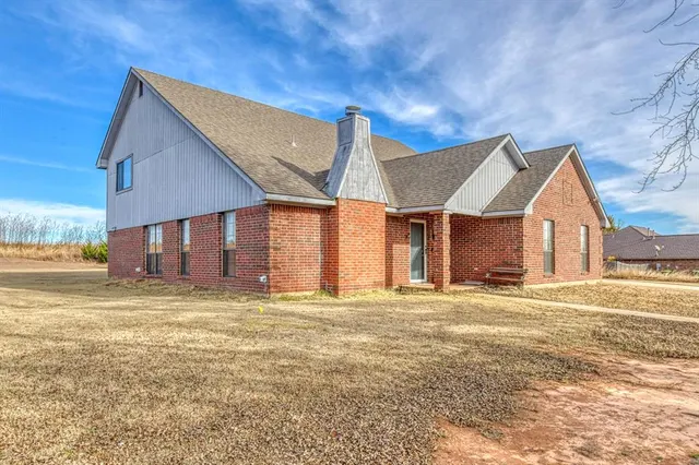 Photo 2 — 1027 Woodbrook Boulevard, Purcell, OK 73080