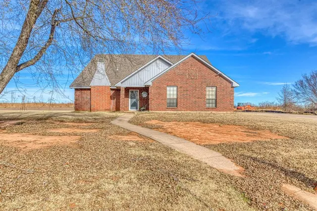 Photo 3 — 1027 Woodbrook Boulevard, Purcell, OK 73080