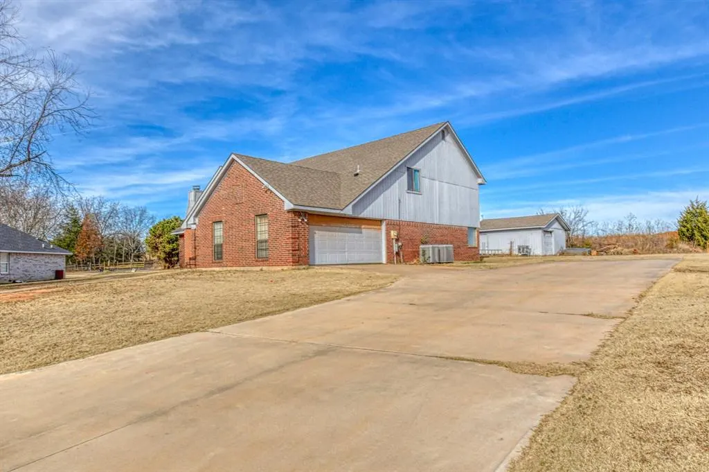 Photo 4 — 1027 Woodbrook Boulevard, Purcell, OK 73080