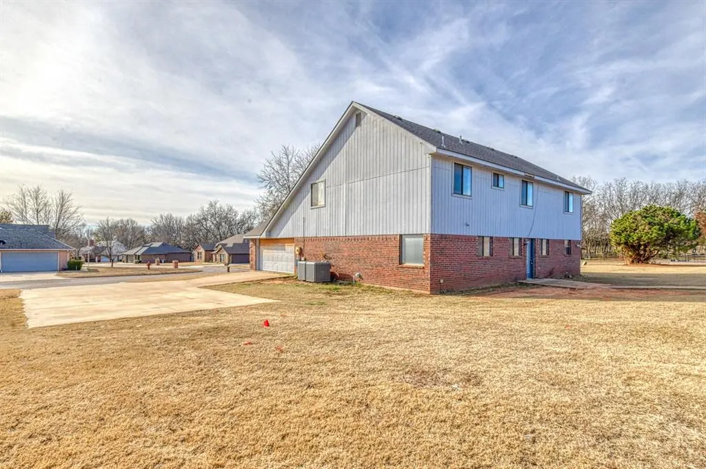Photo 7 — 1027 Woodbrook Boulevard, Purcell, OK 73080