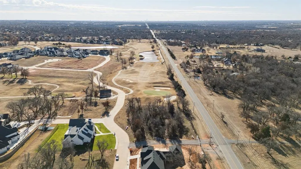 Photo 6 — 6101 Canopy Lane, Edmond, OK 73025