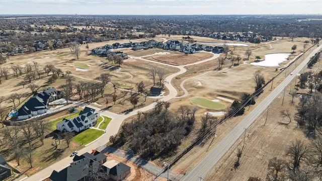 Photo 8 — 6101 Canopy Lane, Edmond, OK 73025