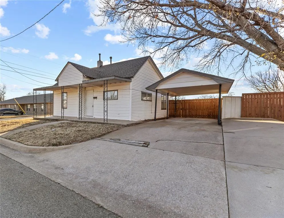 Photo 2 — 215 N 7th Street, Weatherford, OK 73096