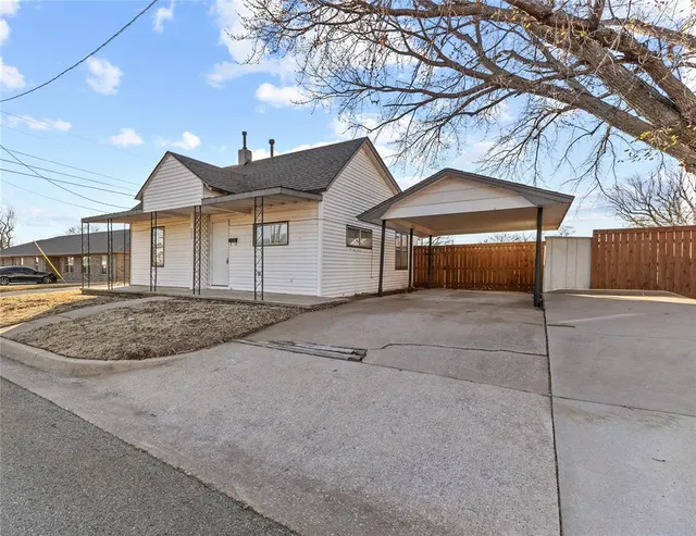 Photo 2 — 215 N 7th Street, Weatherford, OK 73096
