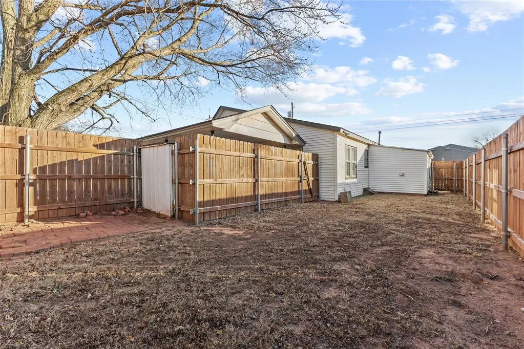 Photo 17 — 215 N 7th Street, Weatherford, OK 73096