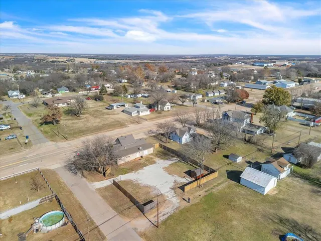 Photo 6 — 402 E Main Street, Stroud, OK 74079