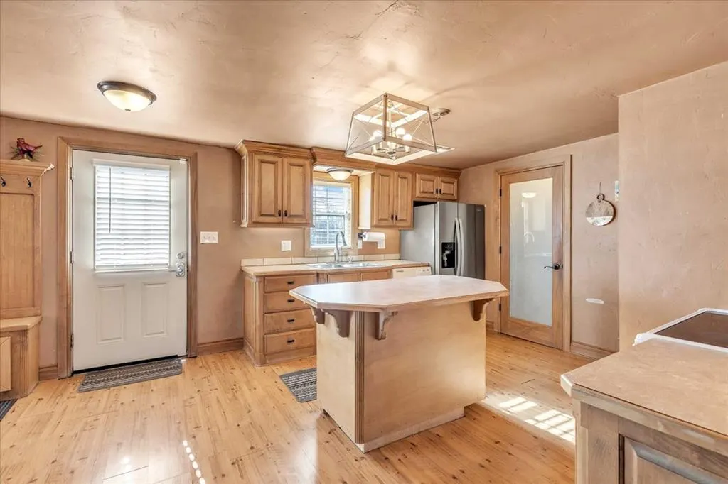Photo 11 — 402 E Main Street, Stroud, OK 74079