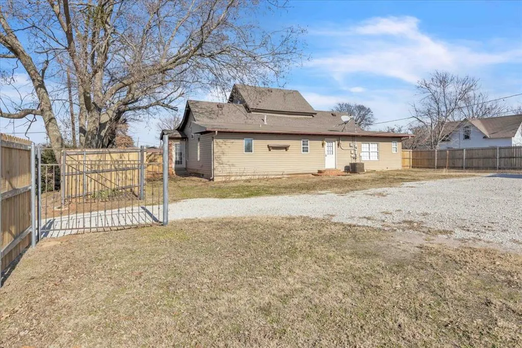 Photo 29 — 402 E Main Street, Stroud, OK 74079