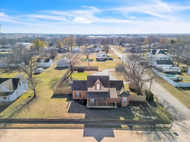Photo 2 — 402 E Main Street, Stroud, OK 74079