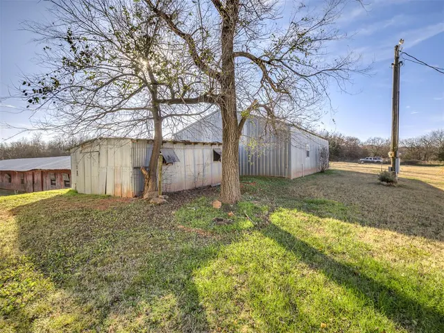 Photo 5 — 332939 E 1020 Road, Harrah, OK 73045