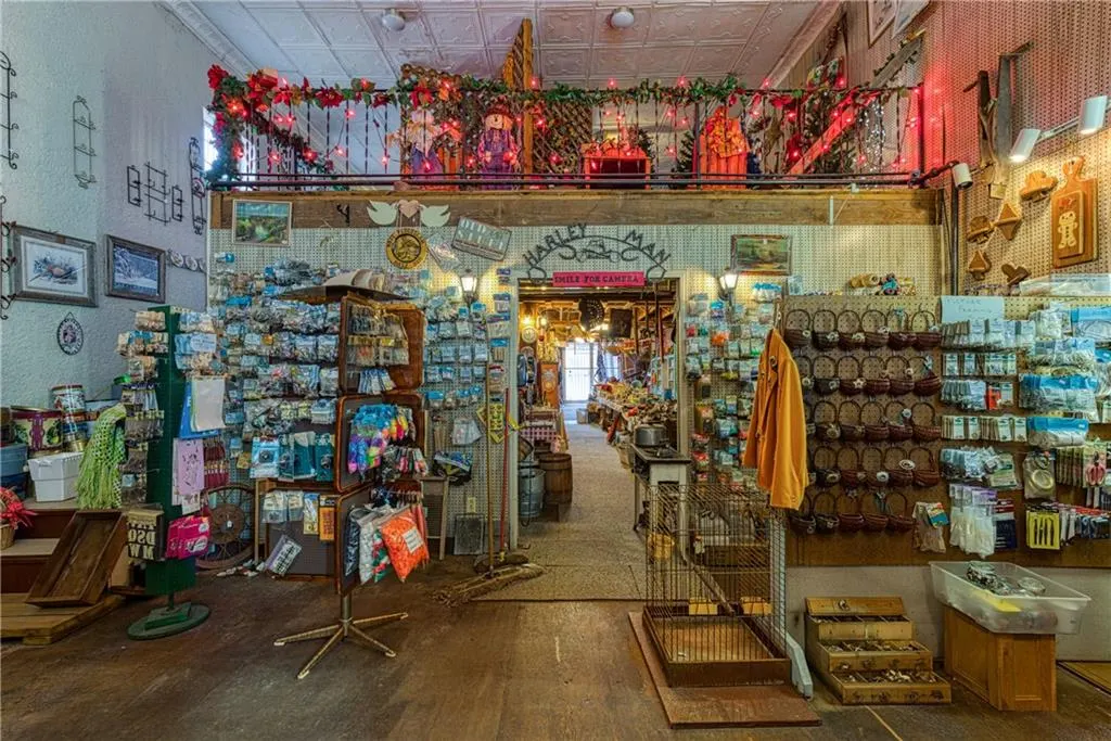 Photo 9 — 105 W Main Street, Sayre, OK 73662