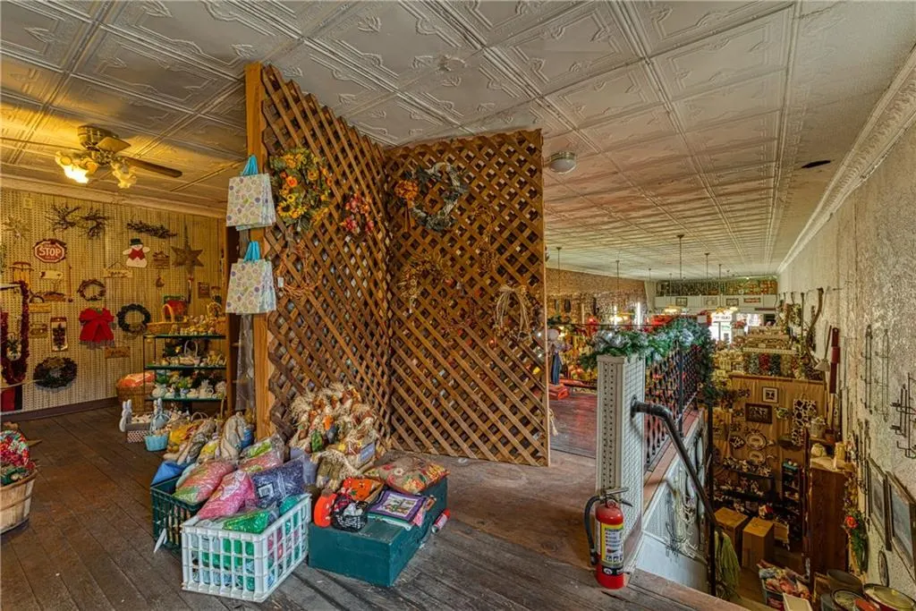 Photo 12 — 105 W Main Street, Sayre, OK 73662