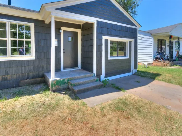 Photo 2 — 3220 NE 14th Place, Oklahoma City, OK 73117