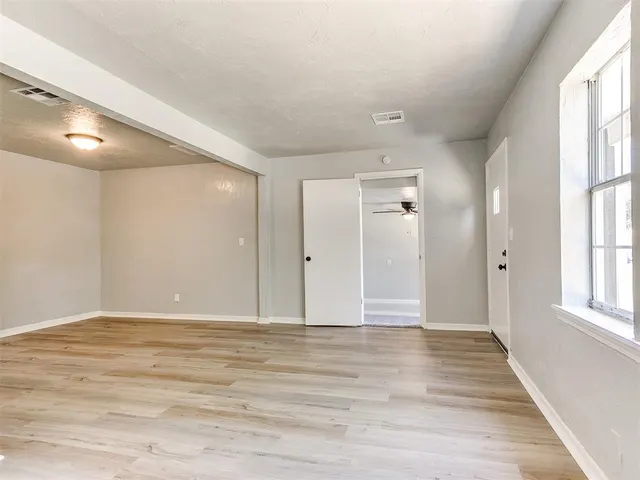 Photo 4 — 3220 NE 14th Place, Oklahoma City, OK 73117