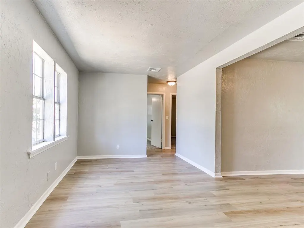 Photo 5 — 3220 NE 14th Place, Oklahoma City, OK 73117