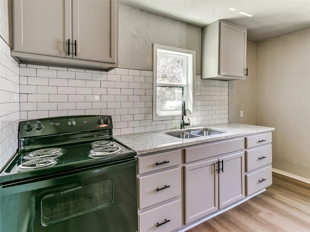 Photo 7 — 3220 NE 14th Place, Oklahoma City, OK 73117