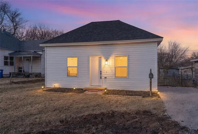 Front exterior — 1208 W Logan Avenue, Guthrie, OK 73044