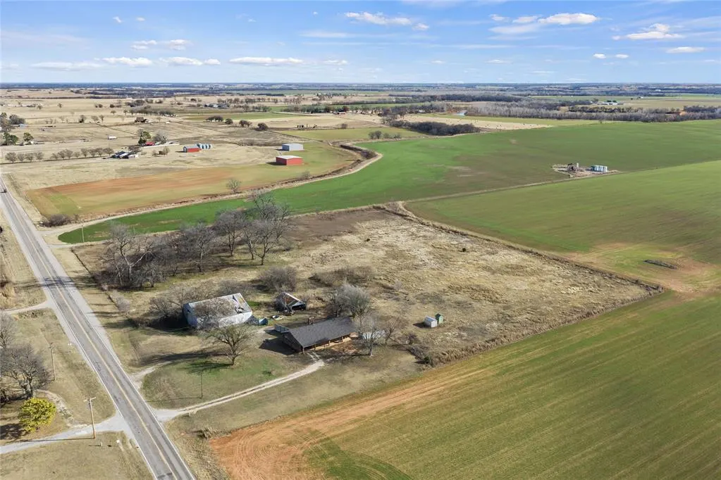 Front exterior — 24150 Highway 24, Maysville, OK 73057