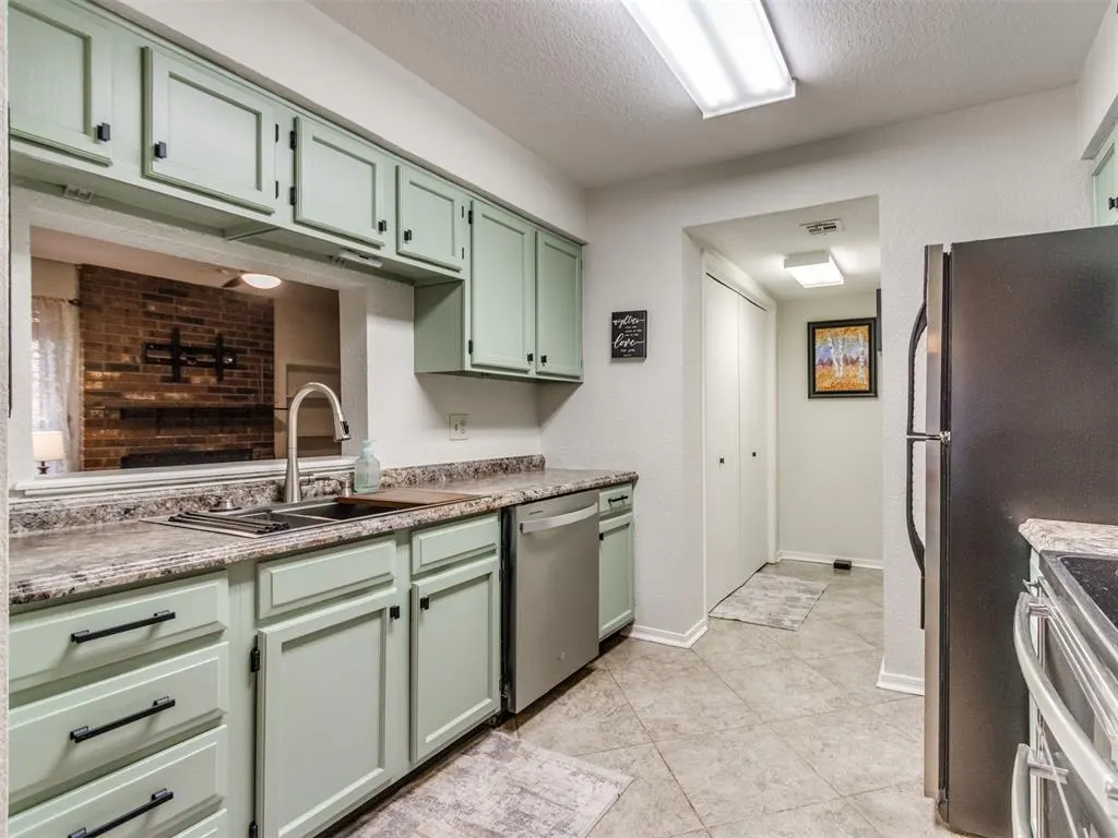 Photo 22 — 11401 Springhollow Road 104, Oklahoma City, OK 73120