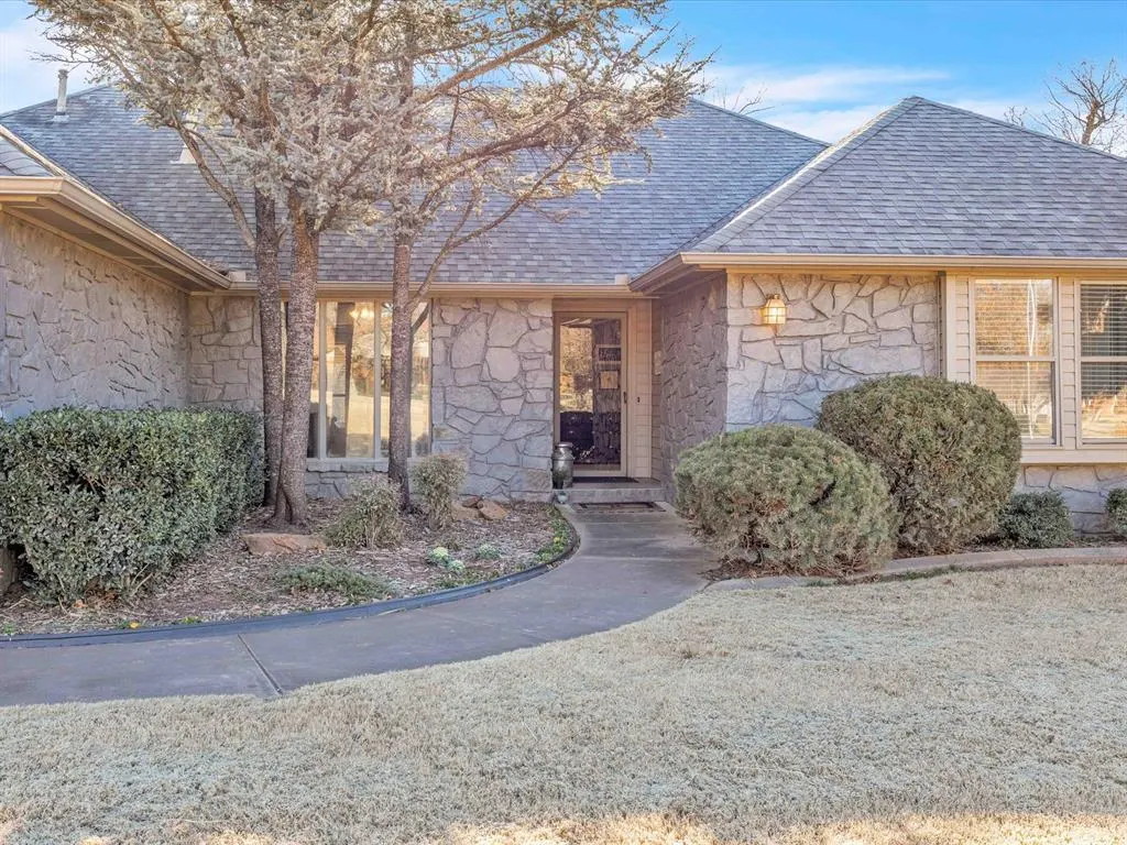 Photo 2 — 2100 Aspen Way, Guthrie, OK 73044